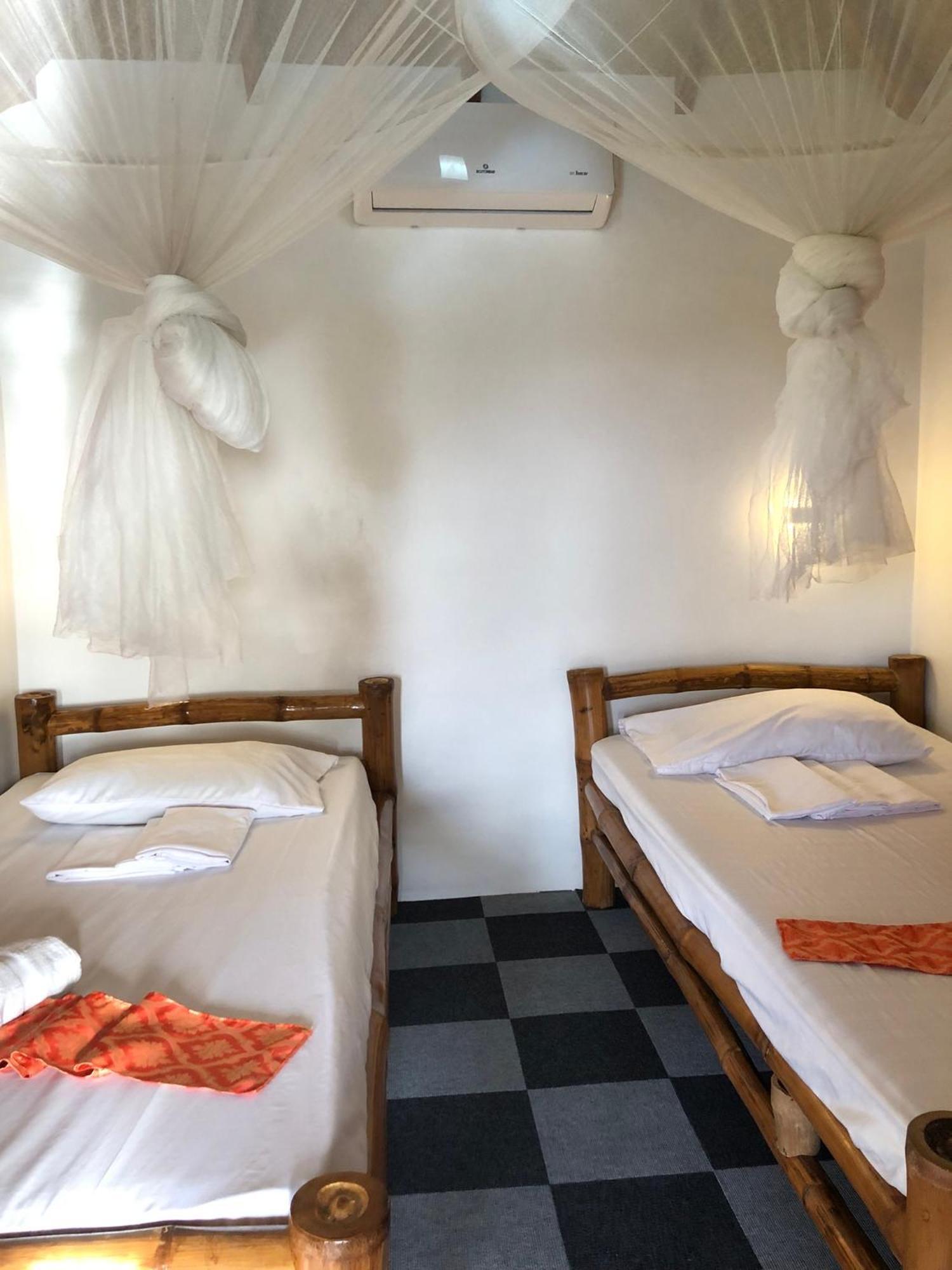 Cuestas Beach Resort And Restaurant Badian Eksteriør bilde