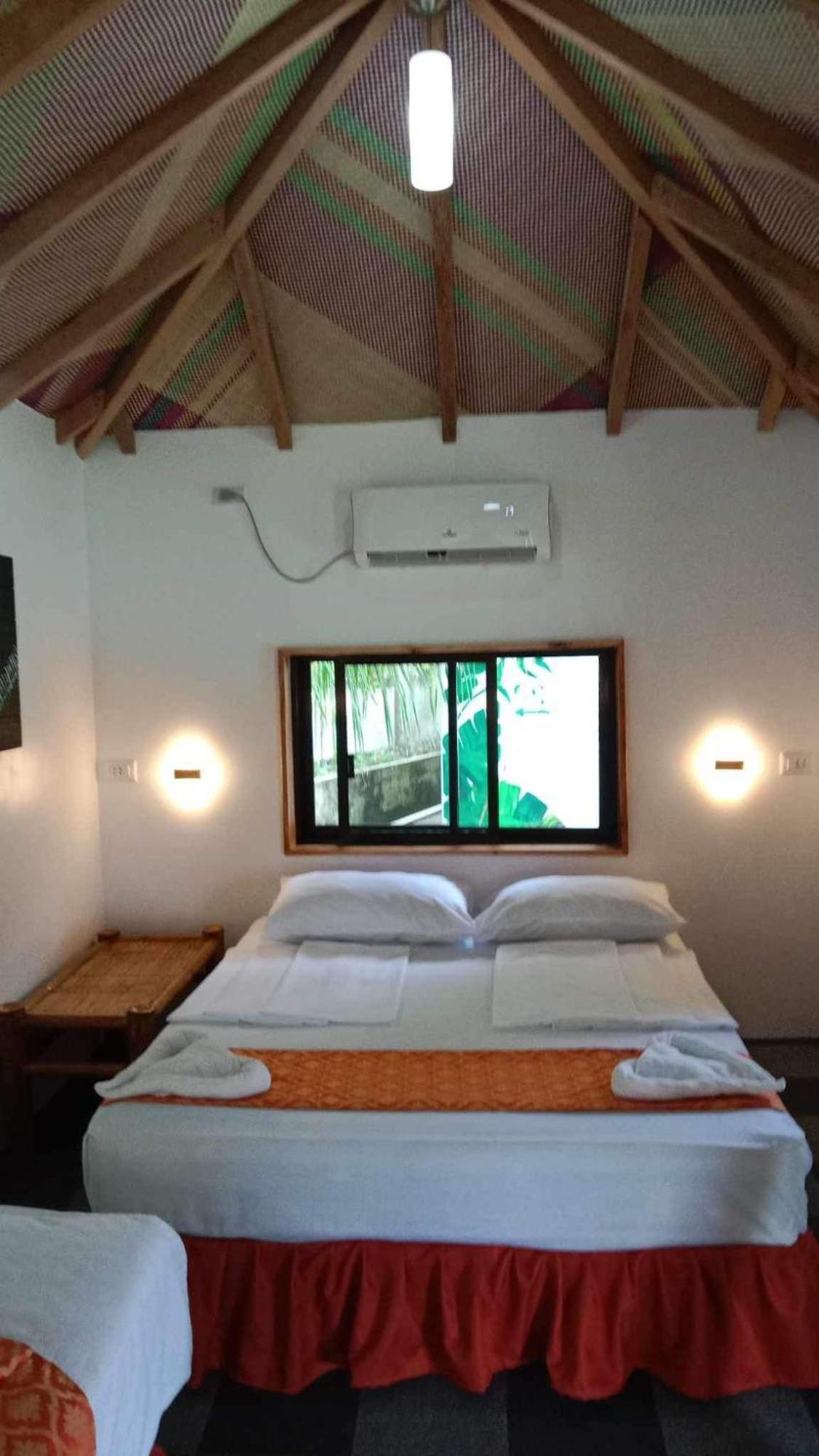 Cuestas Beach Resort And Restaurant Badian Eksteriør bilde