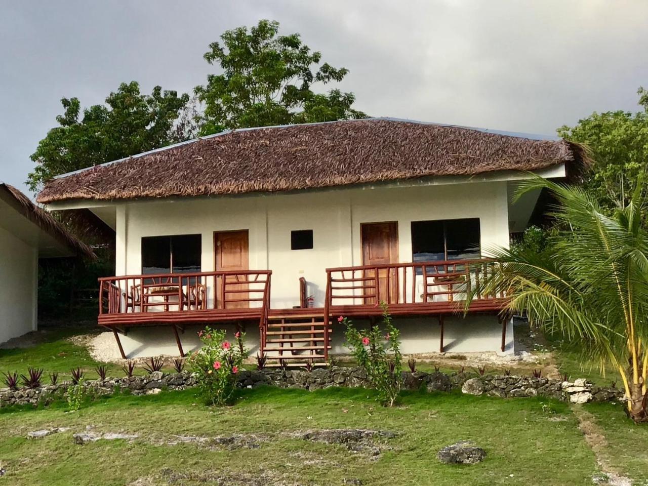Cuestas Beach Resort And Restaurant Badian Eksteriør bilde